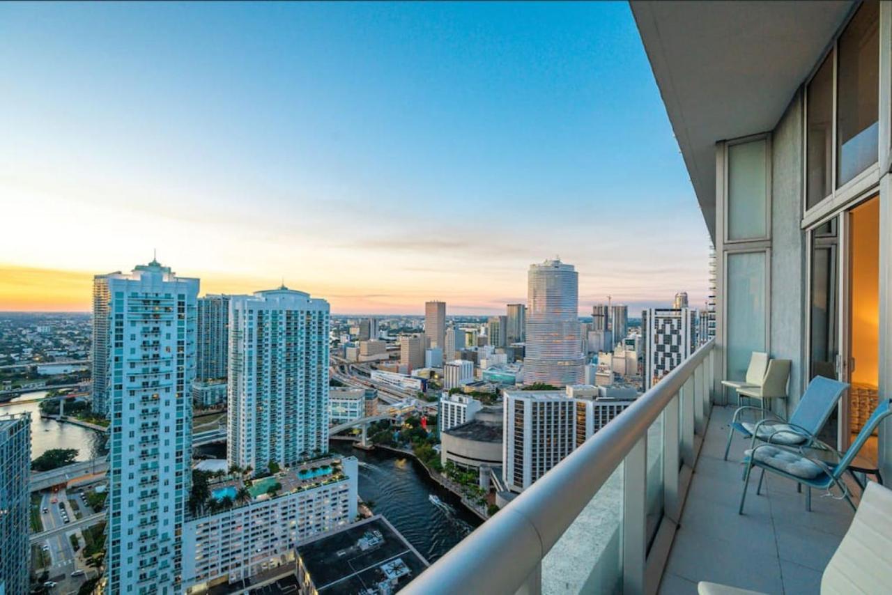 Beautiful One Bedroom Condo 16Ft Ceilings At The W Miami Dış mekan fotoğraf