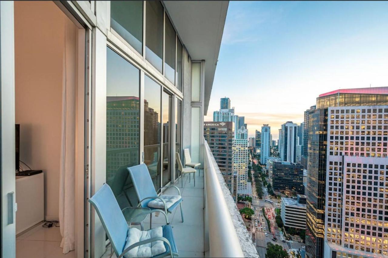 Beautiful One Bedroom Condo 16Ft Ceilings At The W Miami Dış mekan fotoğraf