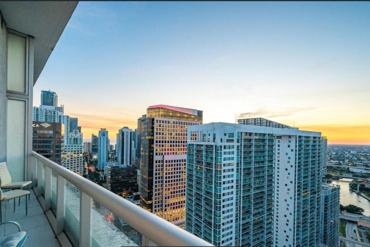 Beautiful One Bedroom Condo 16Ft Ceilings At The W Miami Dış mekan fotoğraf